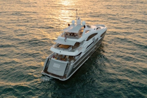 ドバイ：サンシーカー スーパーヨットでVIPディナー、ドリンク、ライブDJをお楽しみください