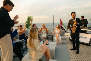 ドバイ：サンシーカー スーパーヨットでVIPディナー、ドリンク、ライブDJをお楽しみください