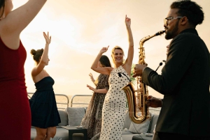 ドバイ：サンシーカー スーパーヨットでVIPディナー、ドリンク、ライブDJをお楽しみください