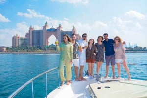 Dubai: Marina Luxury Yacht Cruise with BBQ & Photography