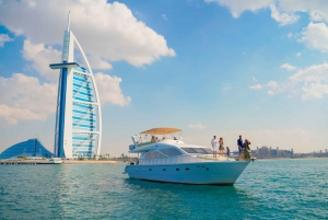 Dubai: Marina Luxury Yacht Cruise with BBQ & Photography