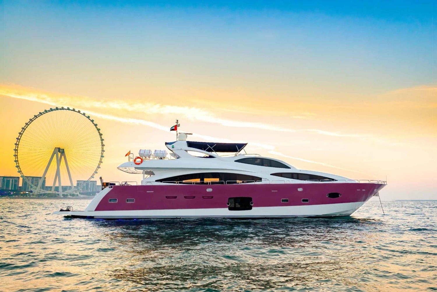 ドバイ：DJ、グリル、ドリンク付きのサンセットメガヨット体験をお楽しみください