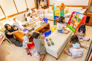 ドバイ：DJ、グリル、ドリンク付きのサンセットメガヨット体験をお楽しみください