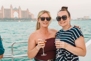 ドバイ：DJ、グリル、ドリンク付きのサンセットメガヨット体験をお楽しみください