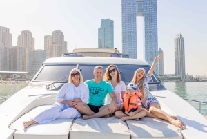 ドバイ：DJ、グリル、ドリンク付きのサンセットメガヨット体験をお楽しみください