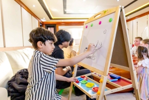 ドバイ：DJ、グリル、ドリンク付きのサンセットメガヨット体験をお楽しみください