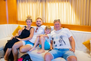 ドバイ：DJ、グリル、ドリンク付きのサンセットメガヨット体験をお楽しみください