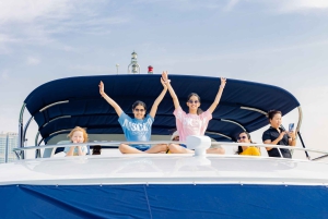 ドバイ：DJ、グリル、ドリンク付きのサンセットメガヨット体験をお楽しみください