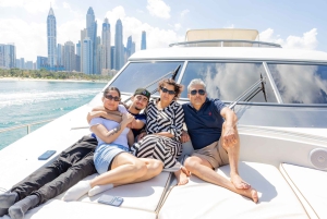 ドバイ：DJ、グリル、ドリンク付きのサンセットメガヨット体験をお楽しみください