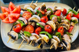 ドバイ：DJ、グリル、ドリンク付きのサンセットメガヨット体験をお楽しみください