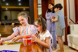 ドバイ：DJ、グリル、ドリンク付きのサンセットメガヨット体験をお楽しみください