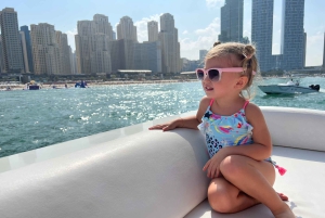 ドバイ：DJ、グリル、ドリンク付きのサンセットメガヨット体験をお楽しみください