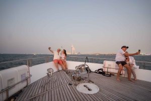 Dubai: Solnedgångs- och nattkryssning med snacks och dryck