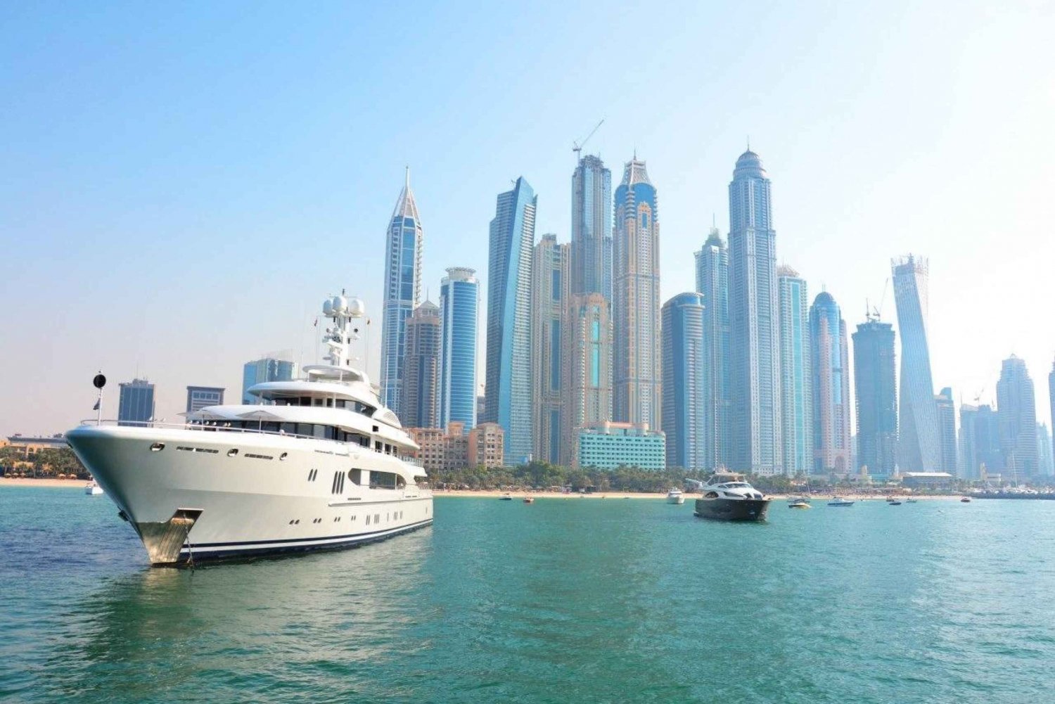 Dubai: Solnedgangstur på yachten med forestilling