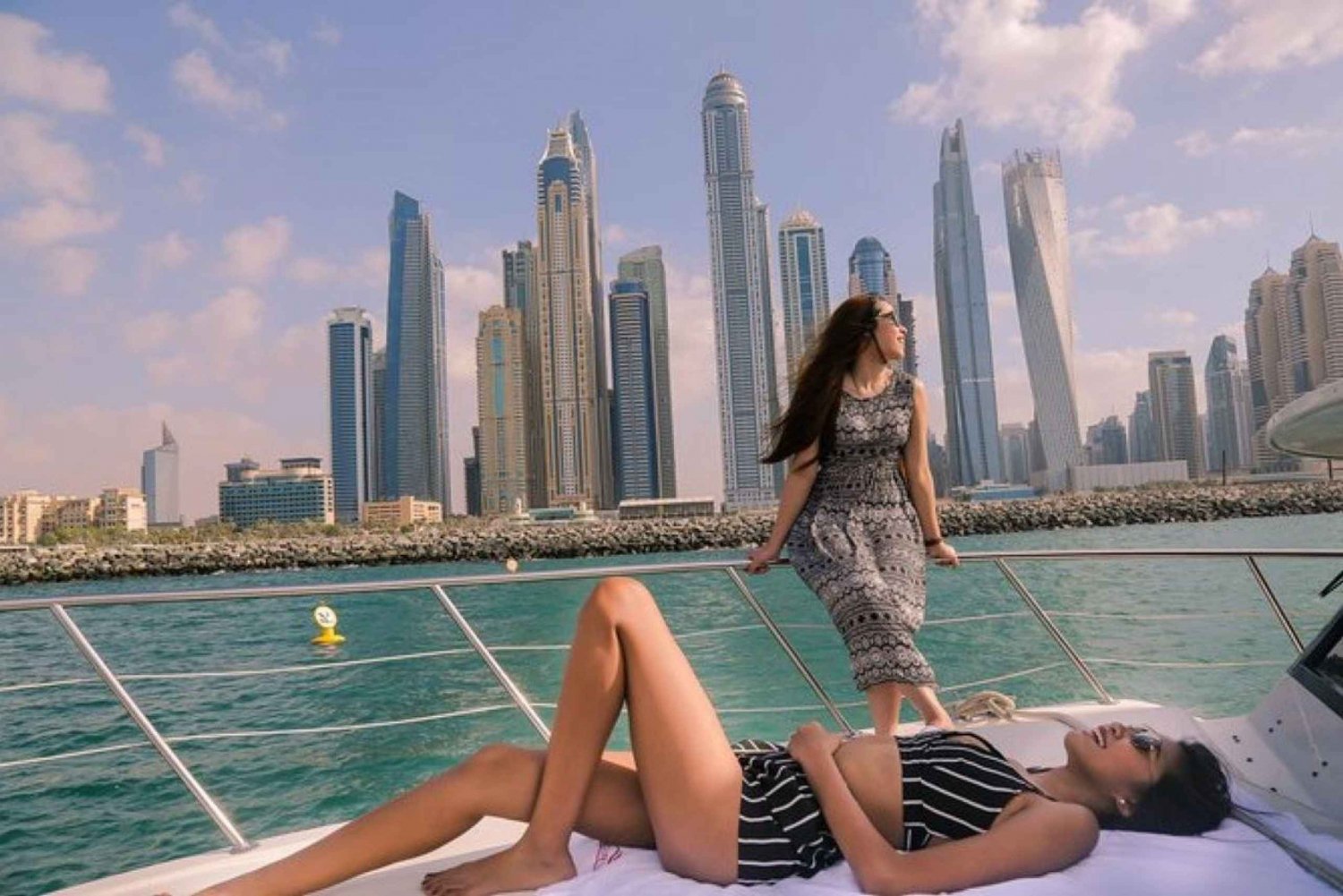 Dubai: Paseo en yate al atardecer, crucero de lujo