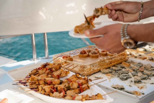 Dubai : Superyacht Sightseeing Tour välipaloilla ja juomilla