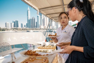 Dubai: passeio turístico em um super iate com lanches e bebidas