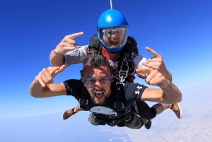 Dubai: Tandem Skydive Experience at The Palm