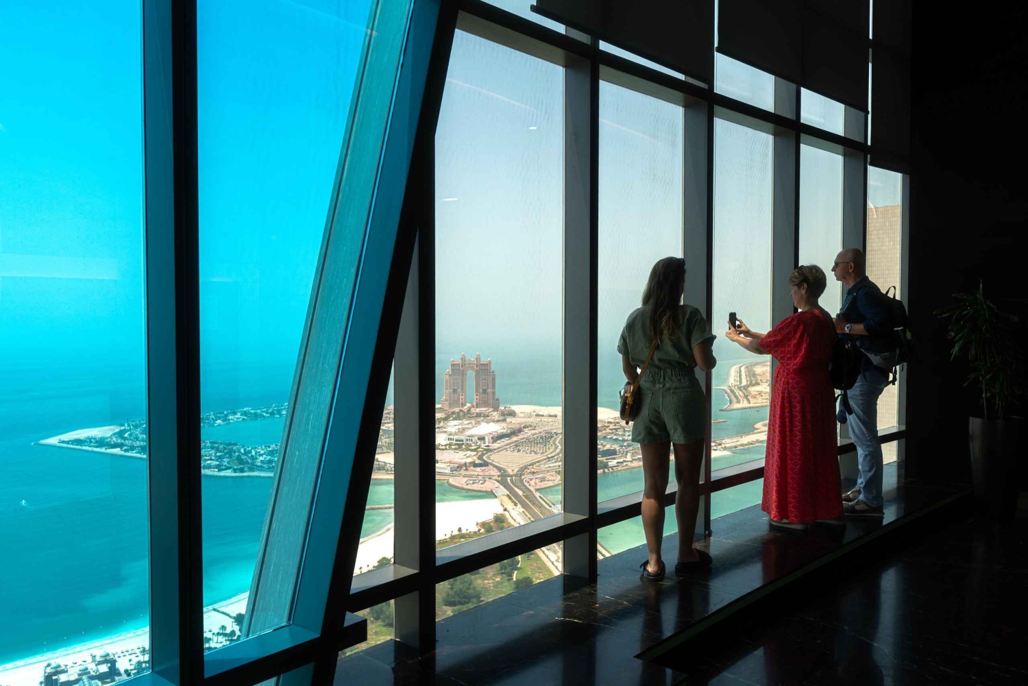 Dubai to Abu Dhabi Private Tour: Grand Mosque & Royal Palace