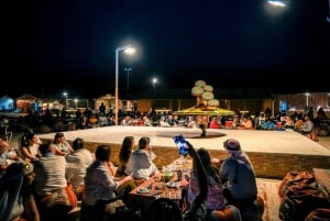 Dubai: BBQ-illallinen, kameliratsastus ja perinteinen show.