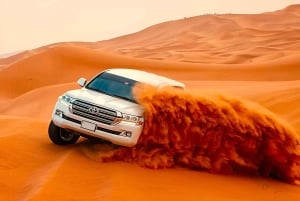 Dubai: Excursão com jantar de churrasco, passeio de camelo e espetáculo tradicional