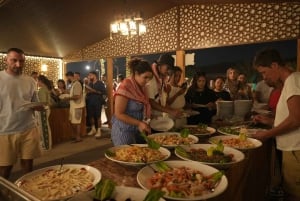 Dubai: Excursão com jantar de churrasco, passeio de camelo e espetáculo tradicional