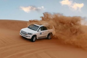 Dubai: Excursão com jantar de churrasco, passeio de camelo e espetáculo tradicional