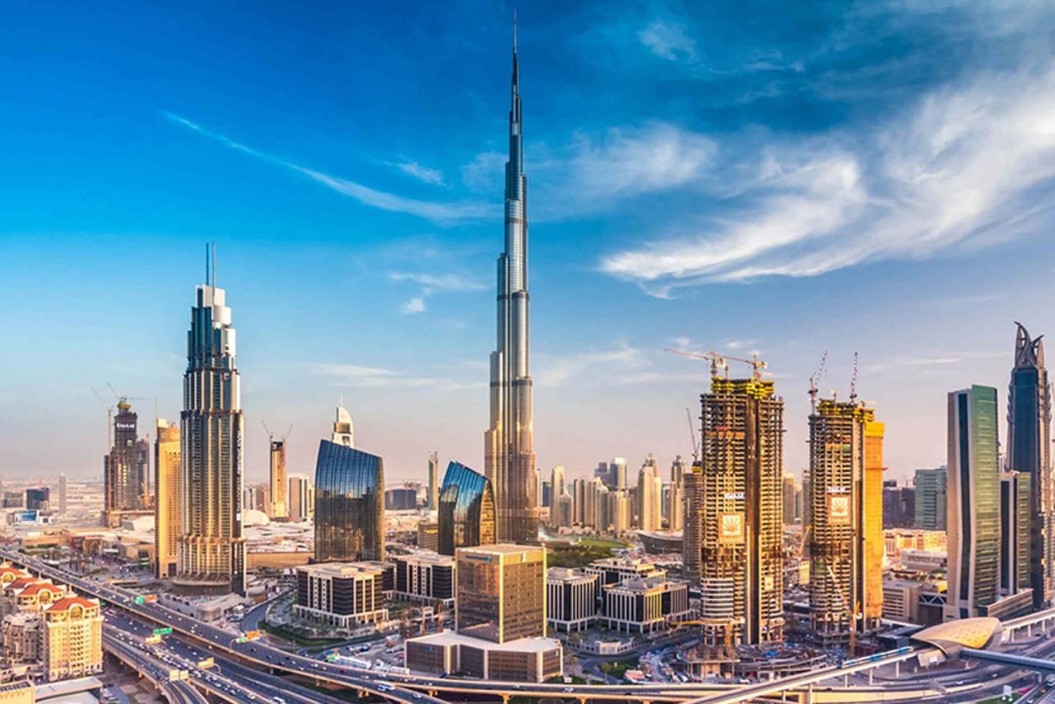 Dubai: Khalifan lipun kanssa.