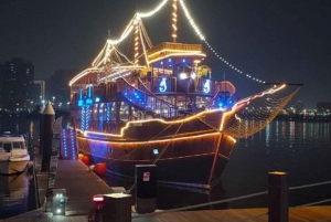 Dubai: Crociera tradizionale in Dhow sul Creek con cena a buffet