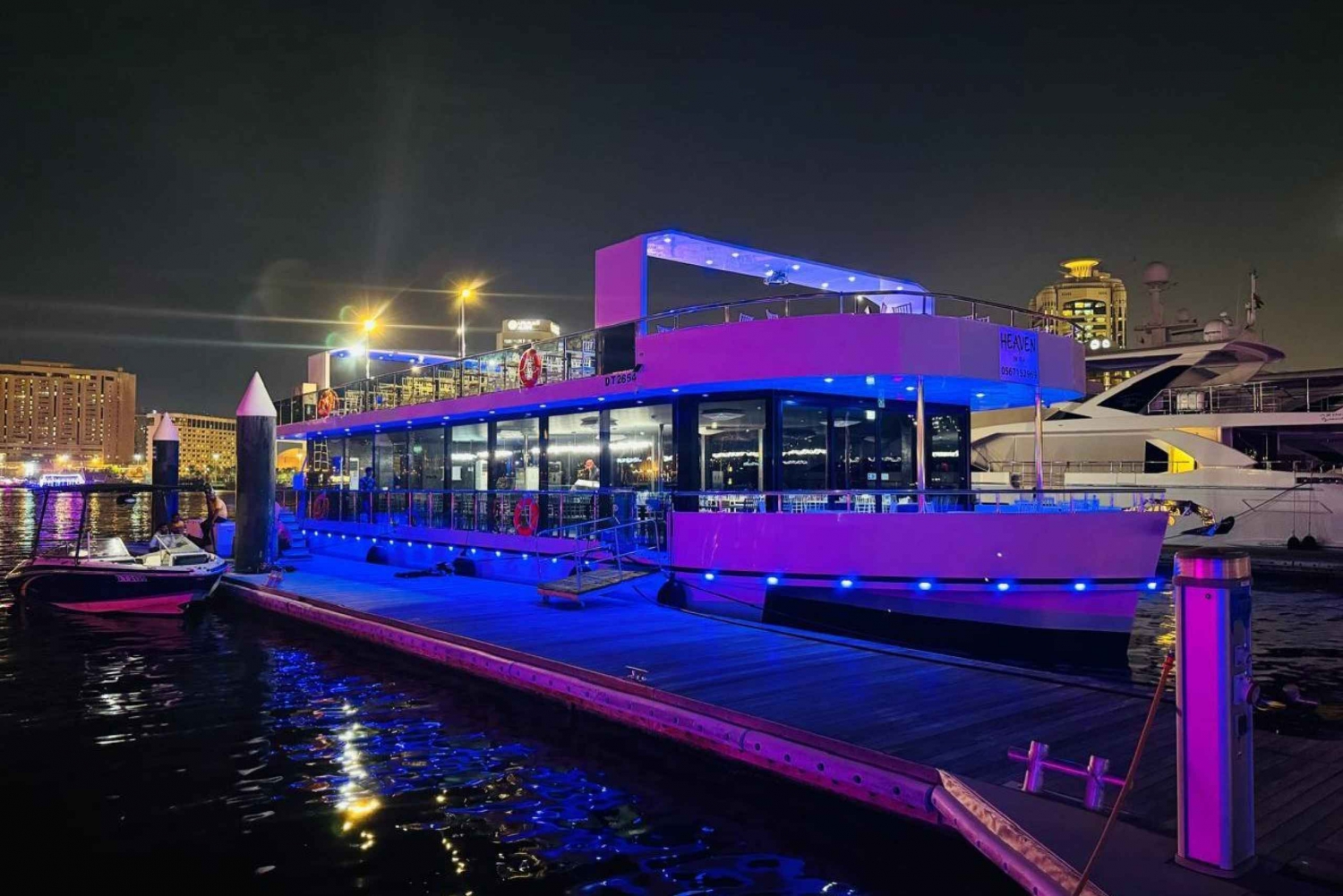 Cena en Crucero VIP en Catamarán por Dubai (Buffet multicusine)