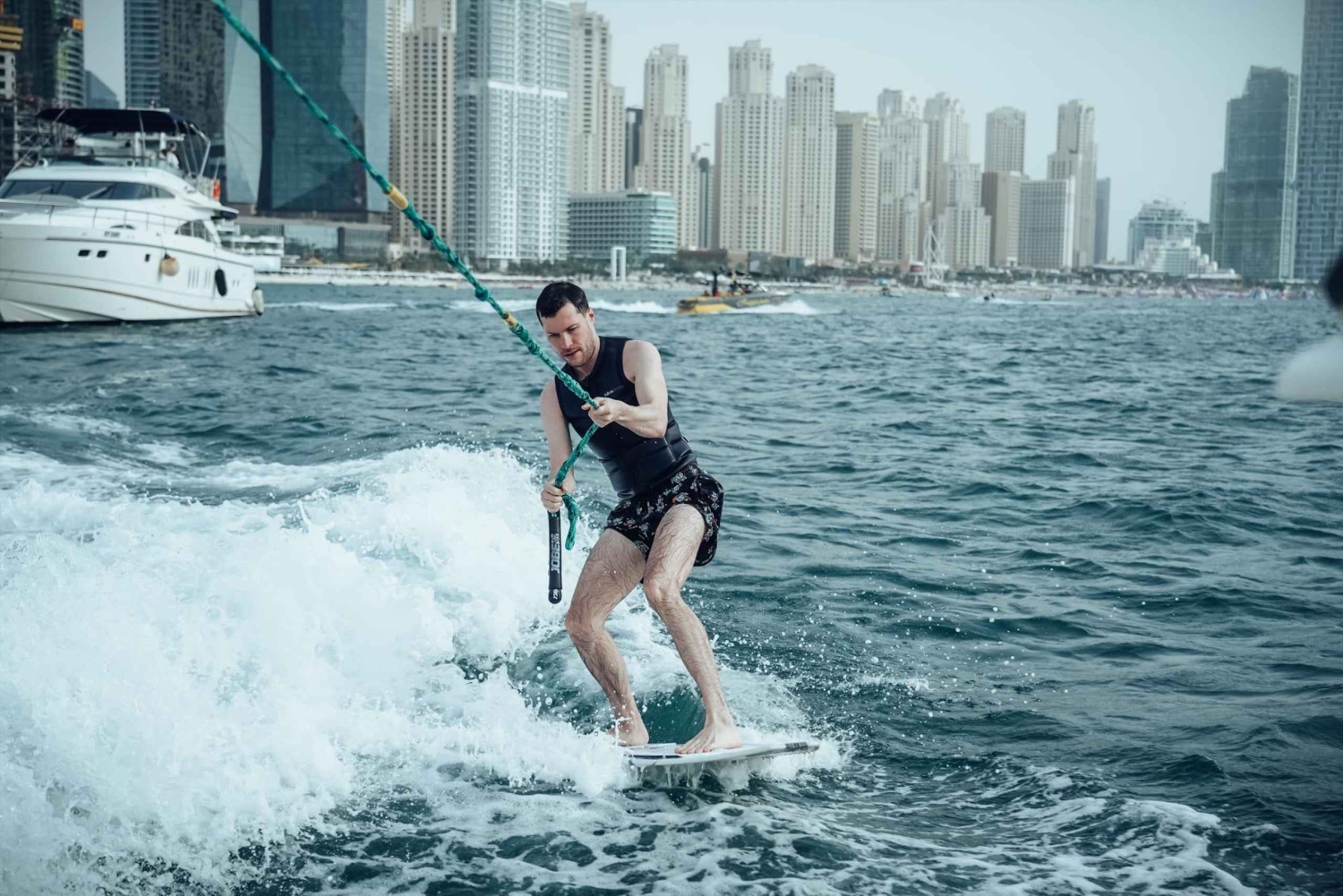 Dubai wakesurfing og wakeboarding: Snacks og drikkevarer inkluderet!