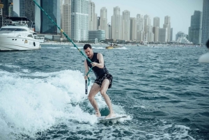 Dubai wakesurfing og wakeboarding: Snacks og drikkevarer inkluderet!