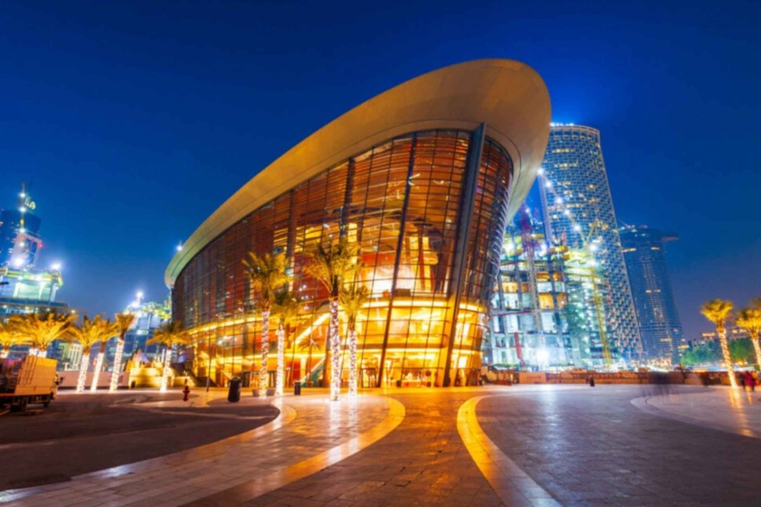 Dubai: Dubai Opera: Rundvisning i Dubai: Gåtur, arkitektur og historie