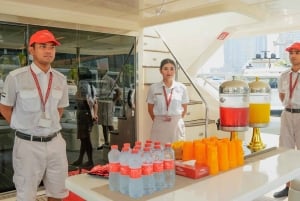 Yachtsejltur på Dubais vandkanal med drinks og ikoniske udsigter