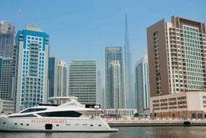 Yachtsejltur på Dubais vandkanal med drinks og ikoniske udsigter