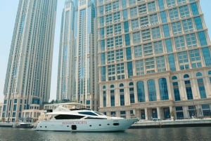 Yachtsejltur på Dubais vandkanal med drinks og ikoniske udsigter