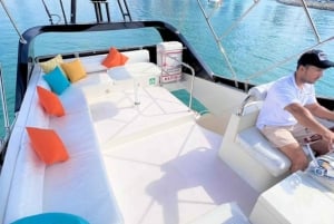 Dubai: 03 Hours-Yacht Charter and Burj Al Arab Sightseeing