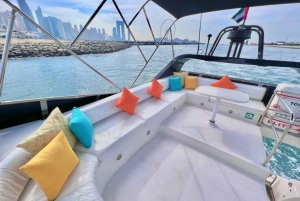 Dubai: 03 Hours-Yacht Charter and Burj Al Arab Sightseeing