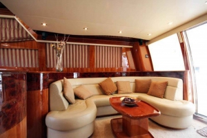 Dubai Yacht Cruise 55 feet (2 hours)
