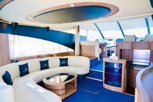 Dubai: Yacht Cruise with sight seeing at Dubai Marina