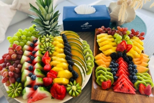 Dubai: Yachtparty mit Live-DJ, Barbecue und offener Bar