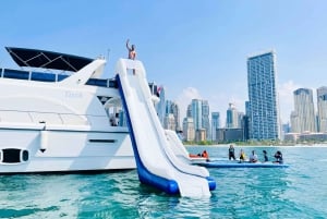 Dubaj: Przejażdżka jachtem i zjeżdżalnia, pływanie i nurkowanie z rurką z lunchem BBQ