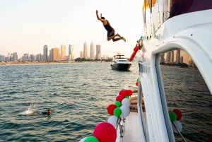 Dubaï : Promenade en yacht et toboggan, baignade et plongée avec masque et tuba avec déjeuner barbecue