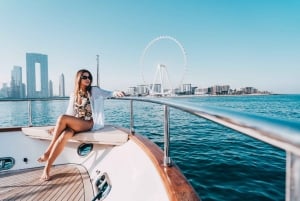 Dubai: Passeio de iate e escorregador, natação e mergulho com snorkel e almoço com churrasco