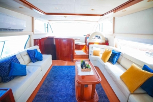 Dubai Yacht Tour: 2-Hour Luxury Cruise on a Luxury Yacht
