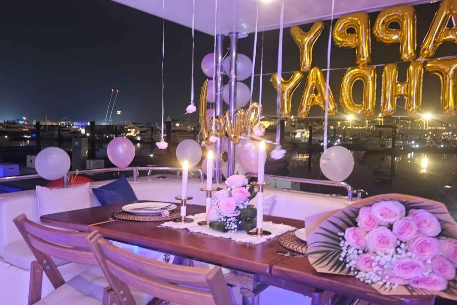 Romance en el mar de Dubai: Cena romántica en yate