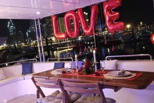 Romantiek op zee in Dubai: Romantisch diner op een jacht