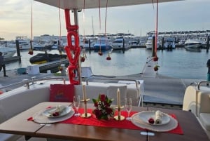 Dubais romantik till havs: Romantisk middag på yacht