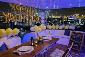 Romance en mer à Dubaï : Dîner romantique sur un yacht