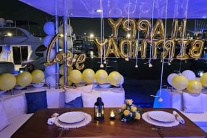 Dubais romantik till havs: Romantisk middag på yacht